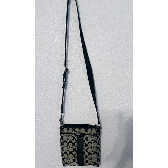 Coach New York Signature Print Crossbody Bag Purse Adjustable Strap Zip Pockets - Picture 3 of 4